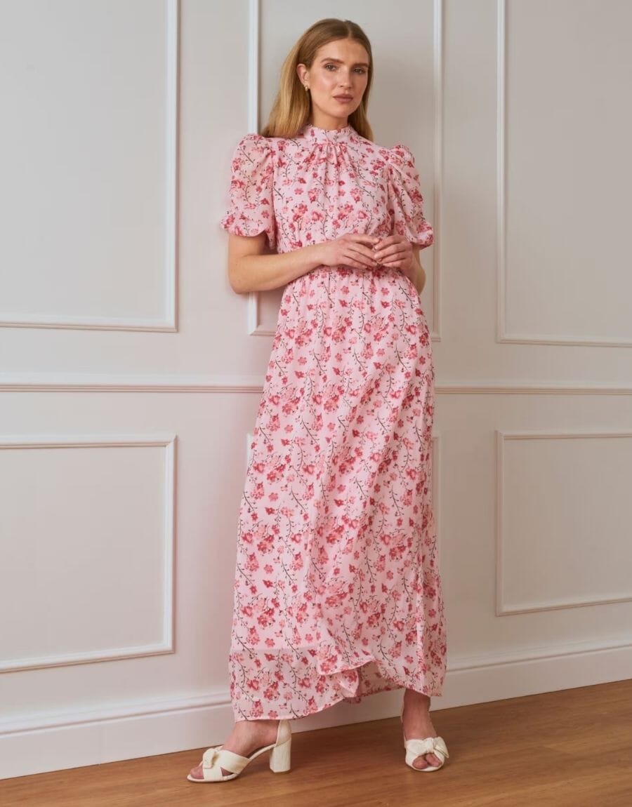 Elegant blomsterkjole til sommerbryllup