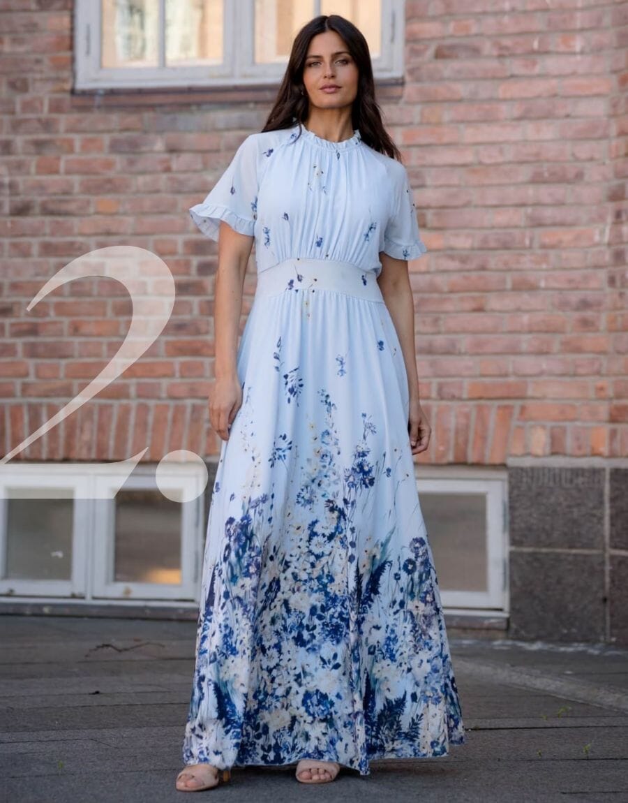 Maxikjole Liane Albus i navy fra FLOYD — til 17. mai