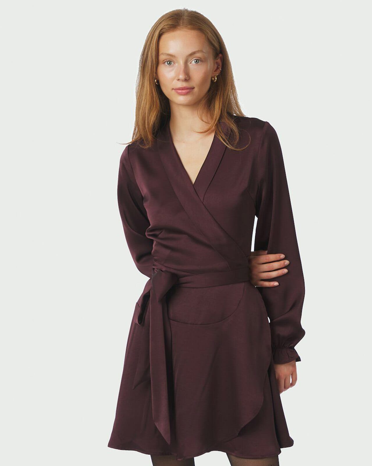 NEO NOIR Omslagskjole Colbie Heavy Sateen, 40, NEO NOIR Kjole Burgunder 40