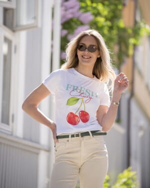 T-skjorte Dina Cherry