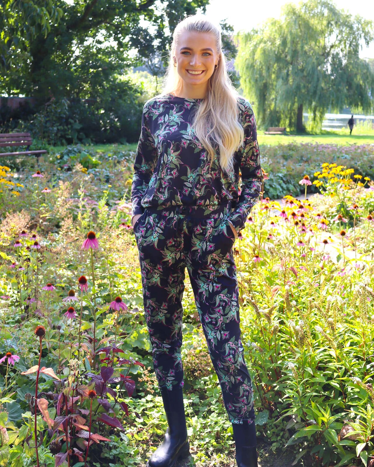 Alma Pants Creamy Strawberry Bukser Fra Liberte main image 1