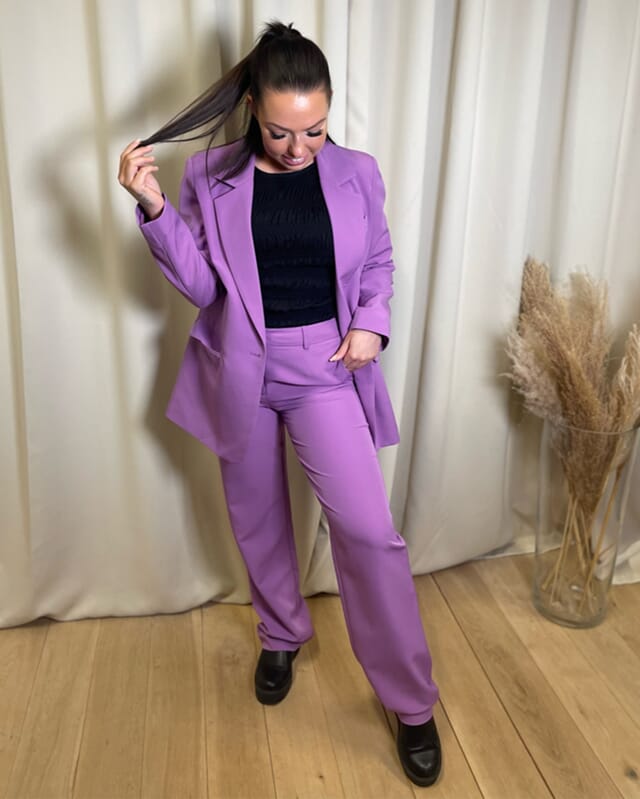 Lana Berry Mid Straight Pant Dewberry
