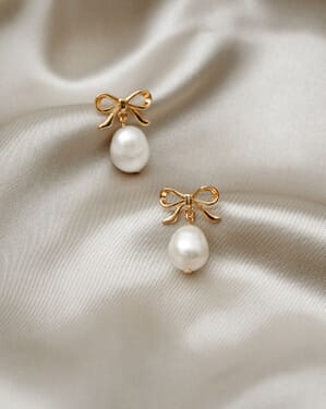 Øredobber Metal Bow & Pearl Drop