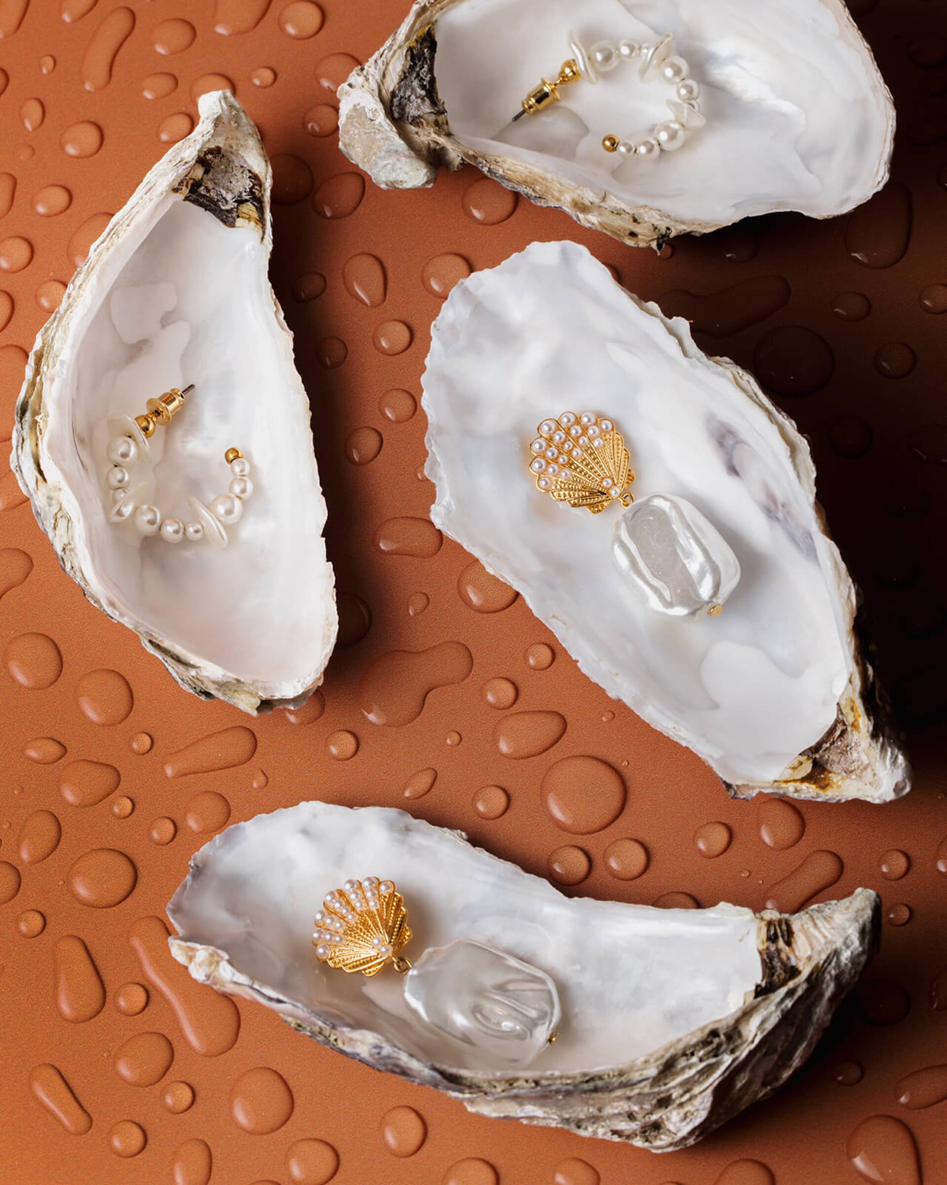 ORELIA Øredobber Embellished Shell & Pearl Drop Earrings - Gold