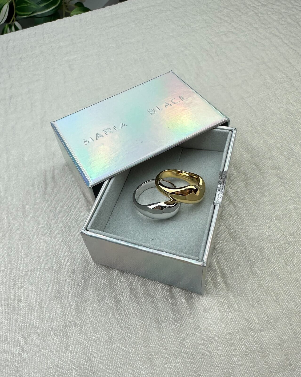 Maria Black Ring Tryvann - Gold