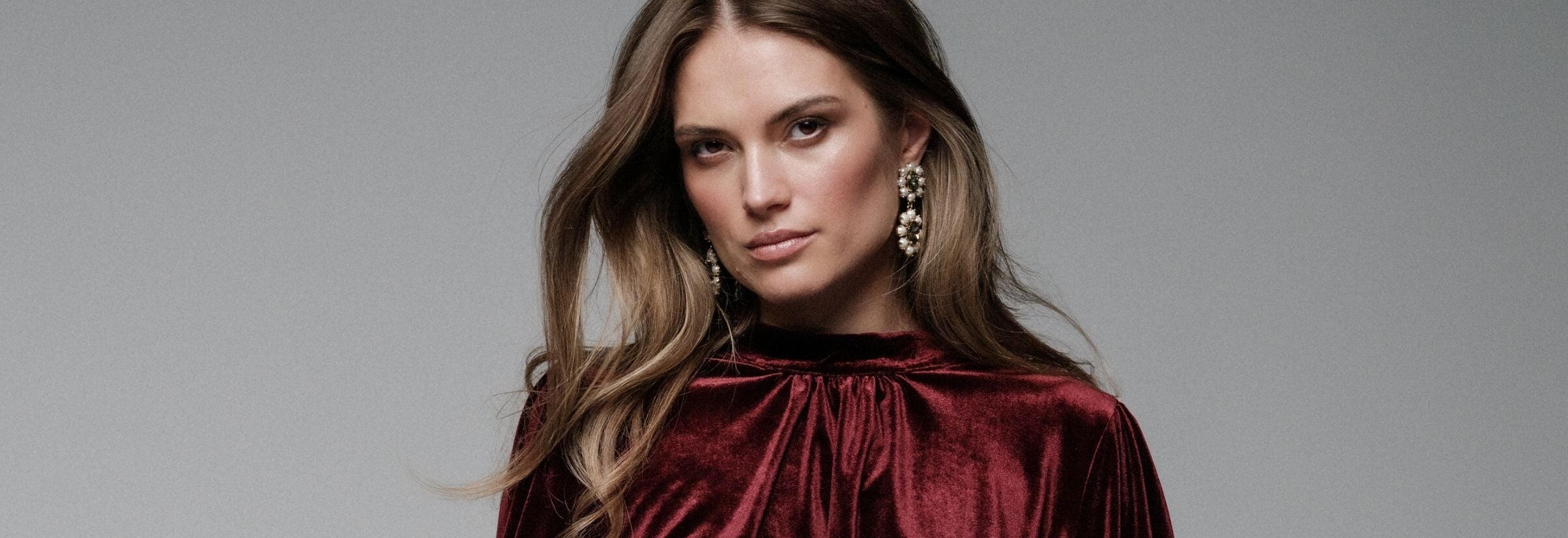 Kjole Aliba Velour Se årets partykolleksjon fra FLOYD | FLOYD.no