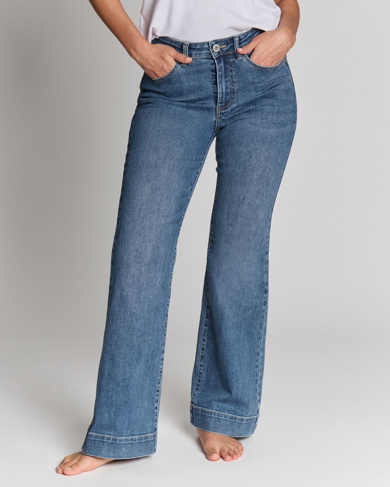 Se utvalget av jeans med bootcut passform | FLOYD.no