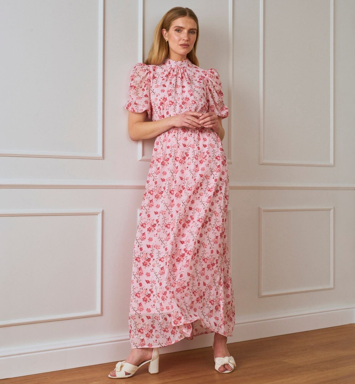 Innsvinget passform Stor kjoleguide: Finn den perfekte kjolen med innsvinget passform | FLOYD.no