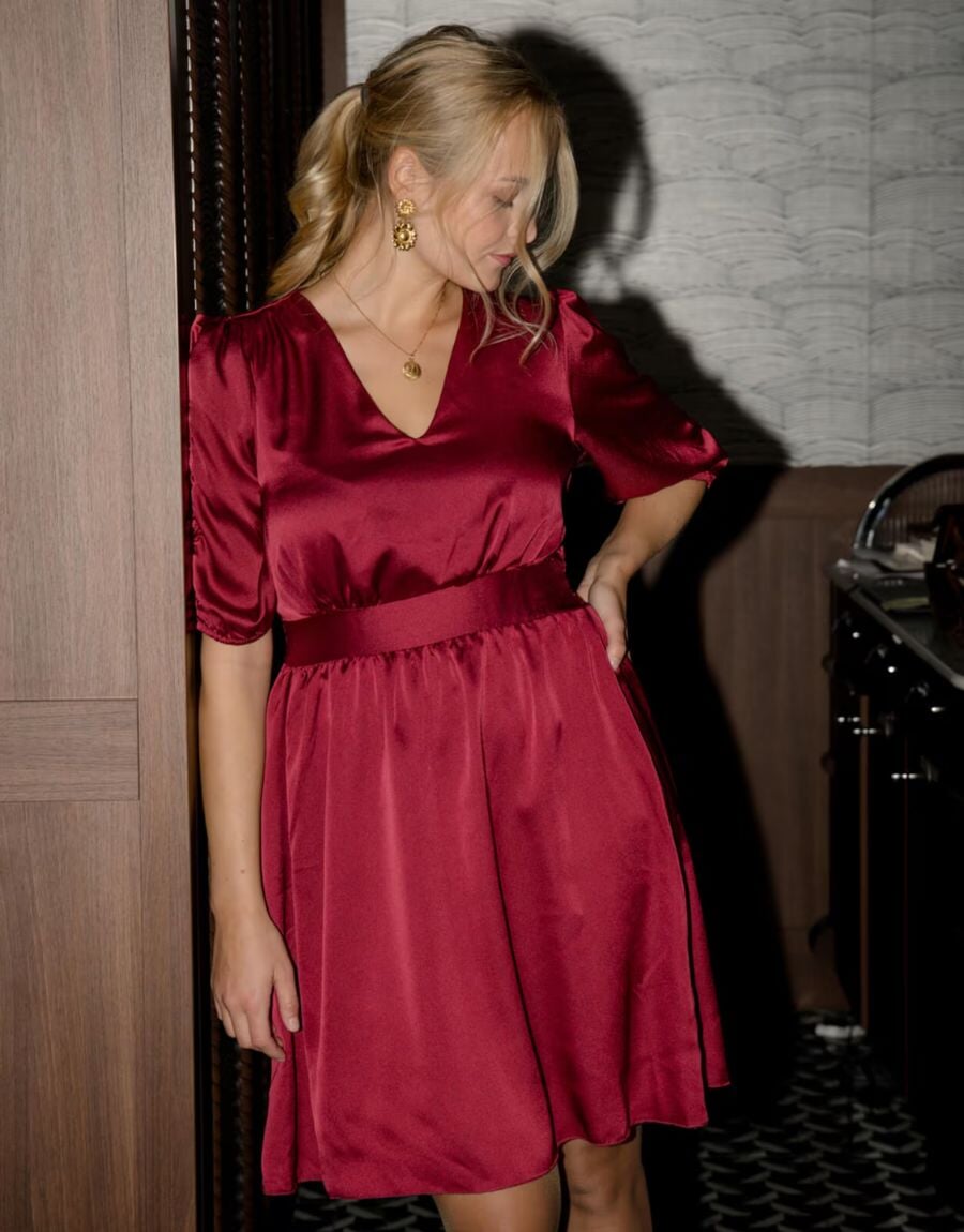 Kjole Emmeli V Satin Kjole Emmeli V Satin | FLOYD.no